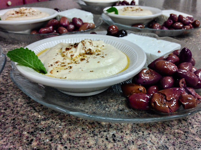 healthy-school-snacks-hummus-dip